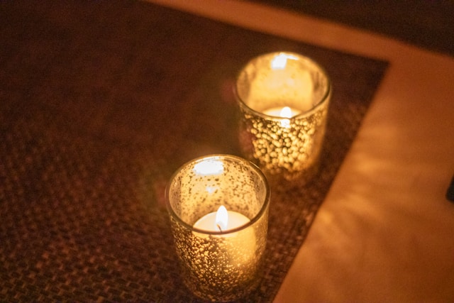 Massagem tântrica no Rio de Janeiro – sessão em ambiente de spa com iluminação a velas